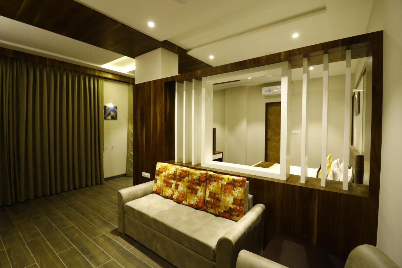 Hotel The Royal Inn Baramati Zewnętrze zdjęcie