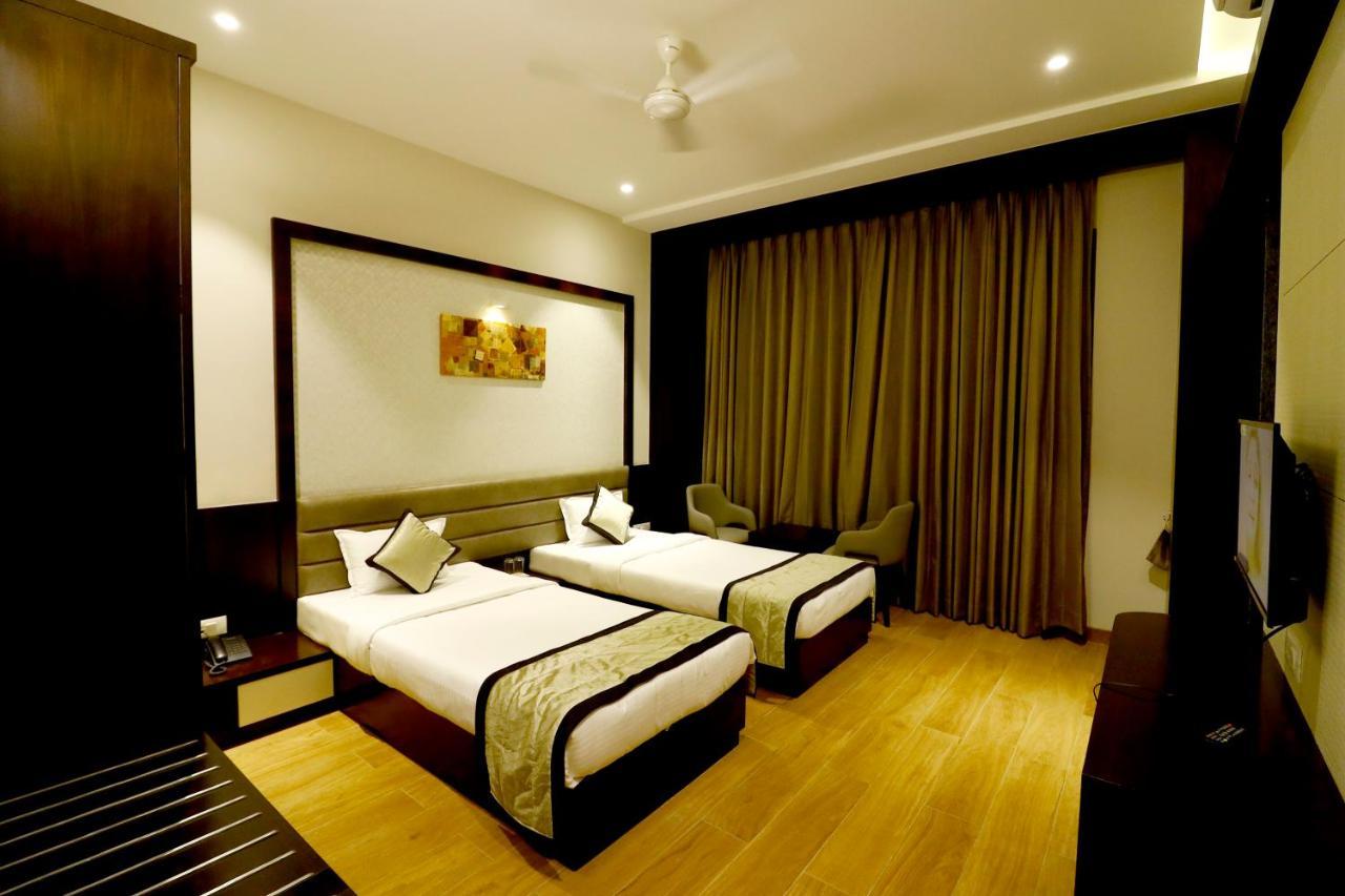 Hotel The Royal Inn Baramati Zewnętrze zdjęcie