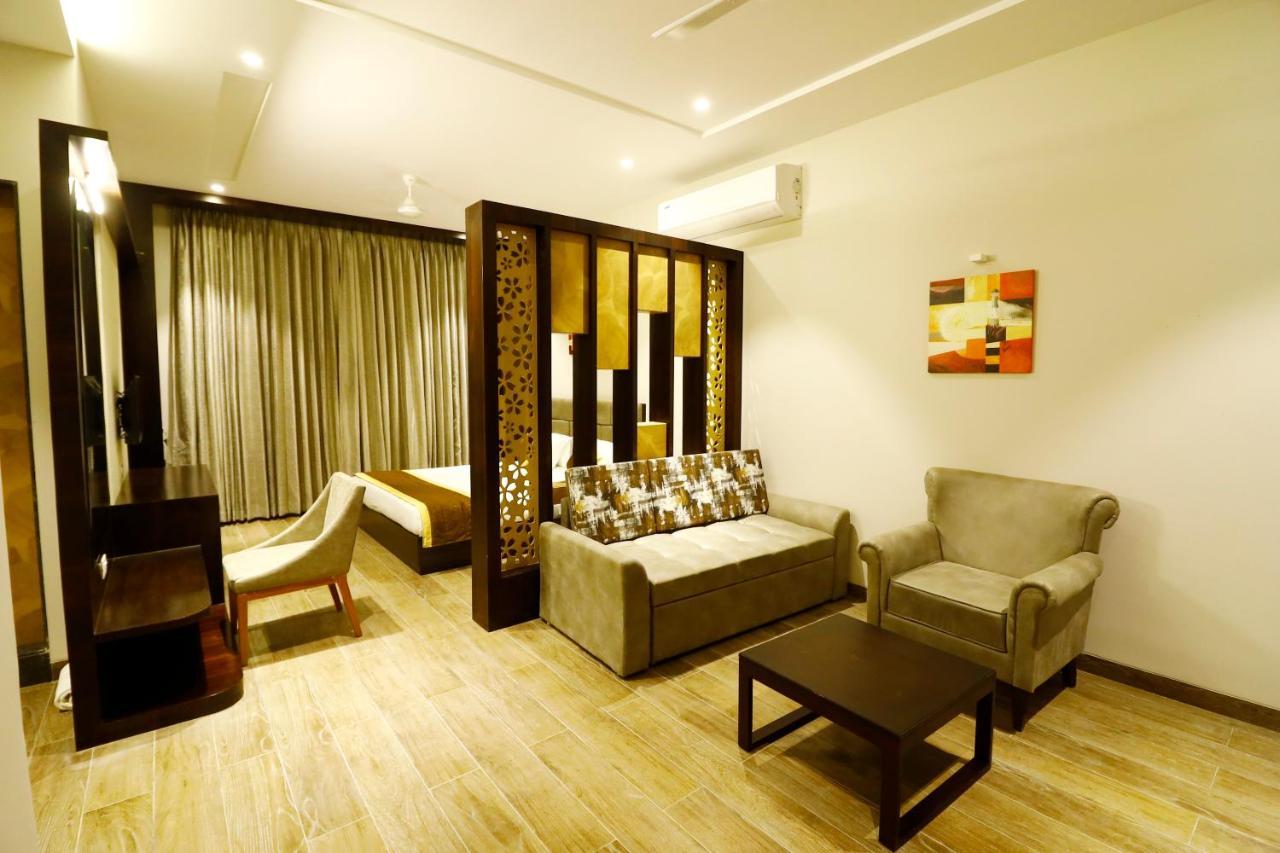 Hotel The Royal Inn Baramati Zewnętrze zdjęcie