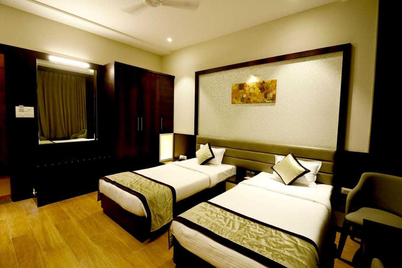 Hotel The Royal Inn Baramati Zewnętrze zdjęcie
