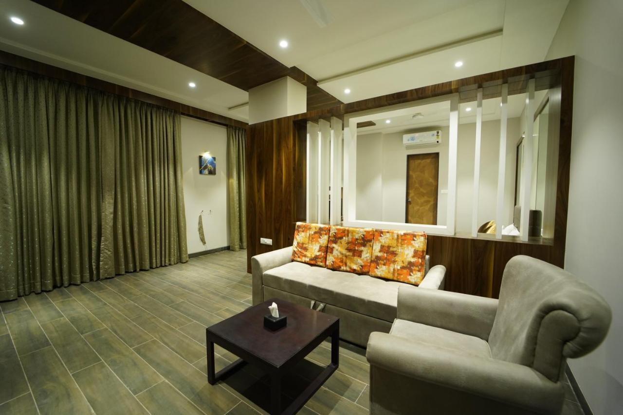 Hotel The Royal Inn Baramati Zewnętrze zdjęcie
